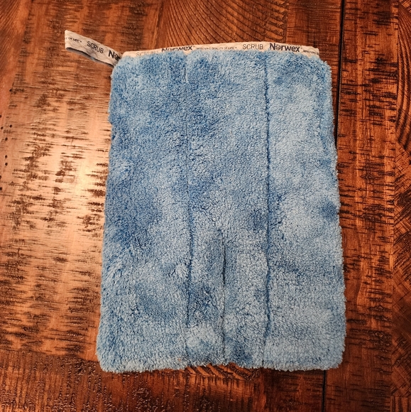 Norwex Bath Norwex Bathroom Scrub Mitt Blue Poshmark